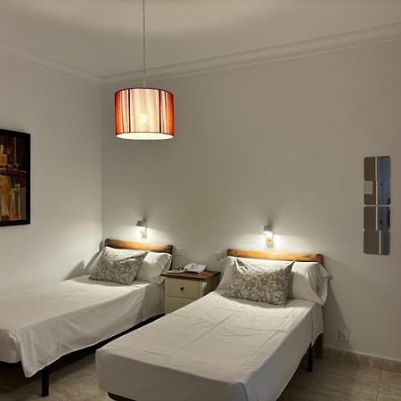 Hostal Barrera Madrid Exterior photo