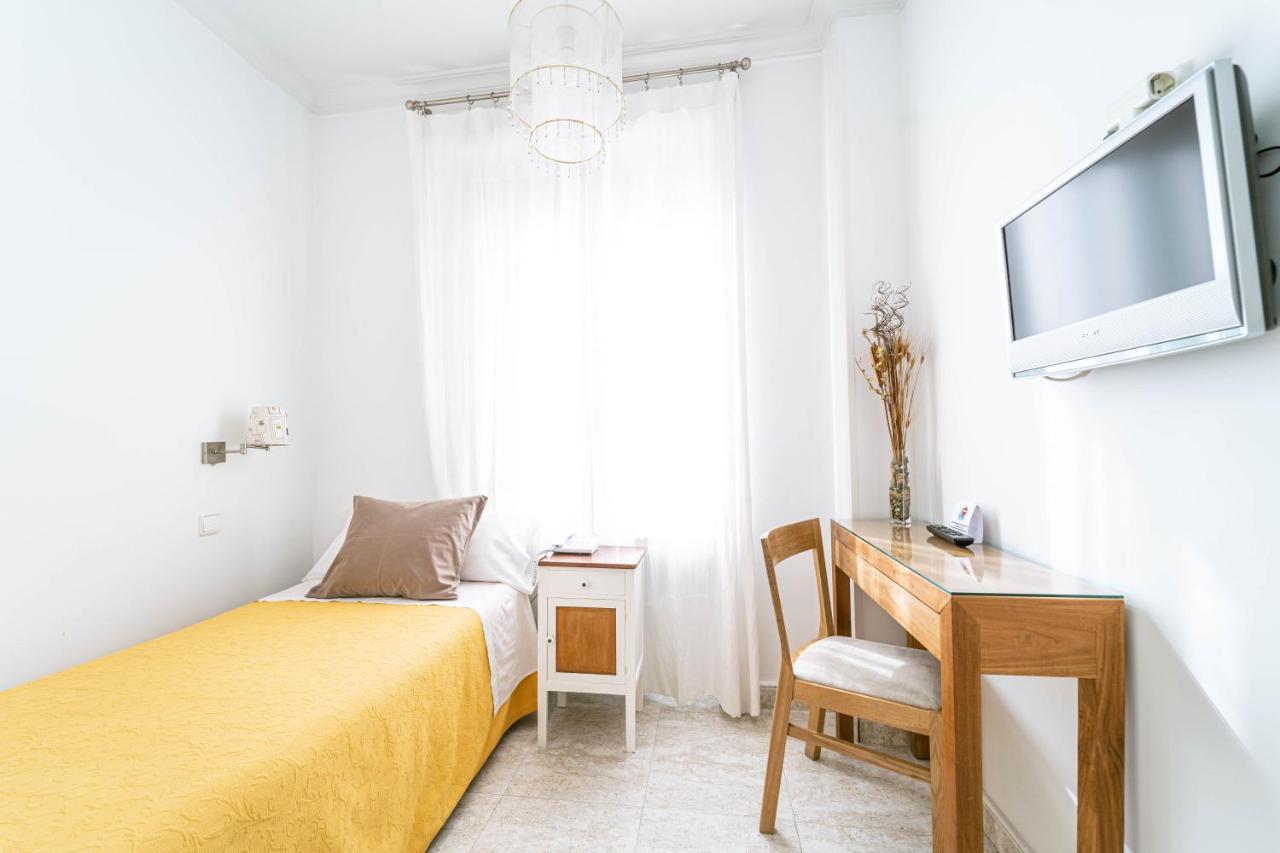 Hostal Barrera Madrid Exterior photo