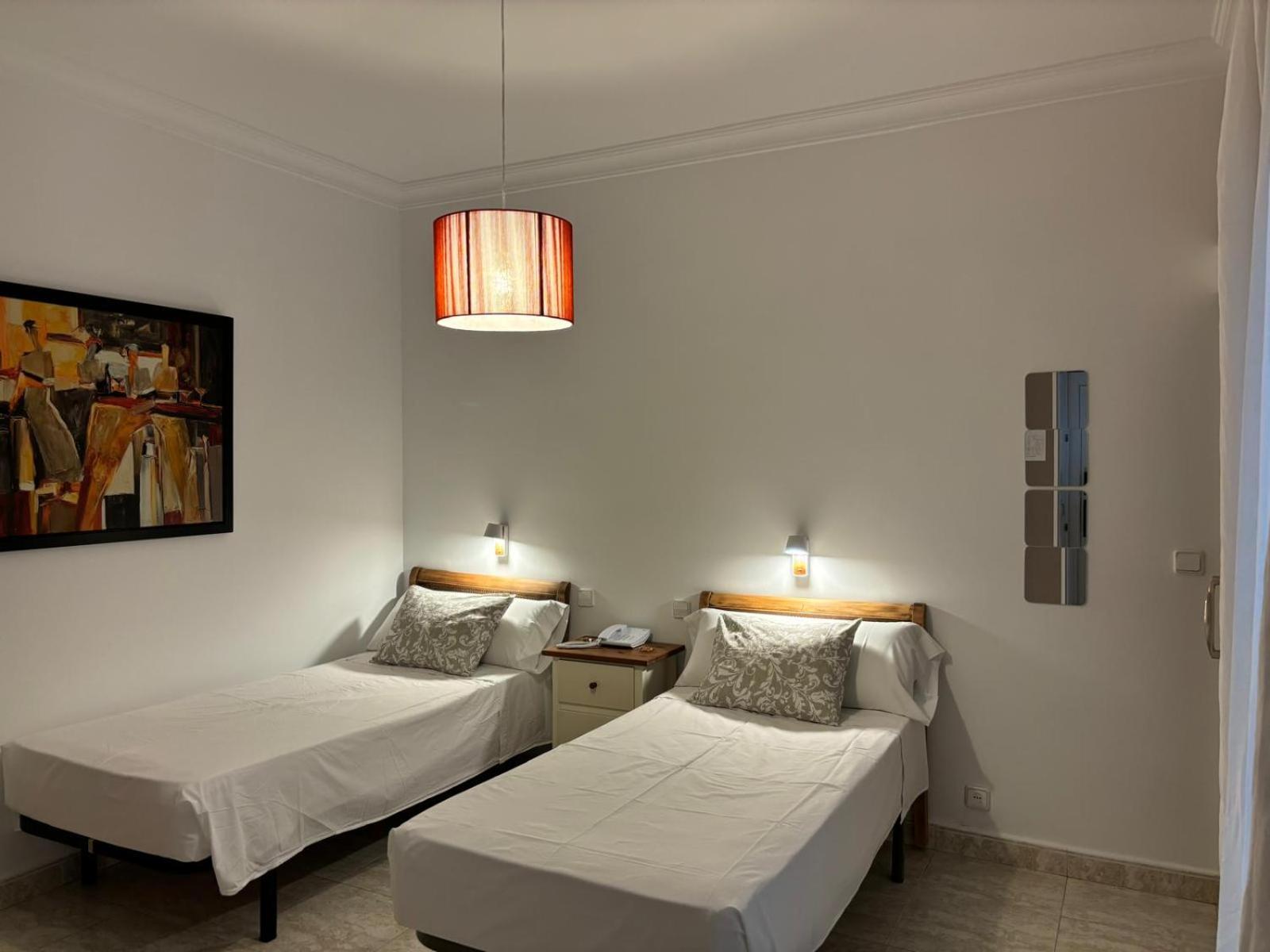 Hostal Barrera Madrid Exterior photo