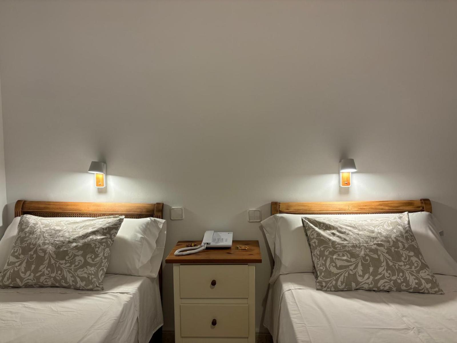 Hostal Barrera Madrid Exterior photo