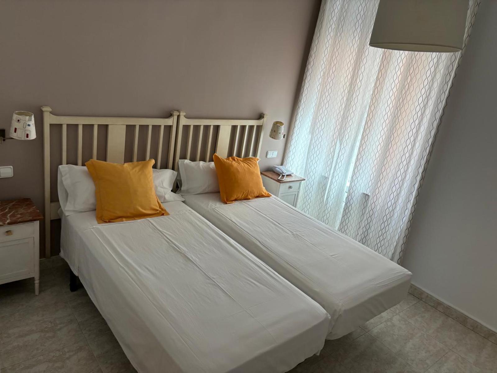 Hostal Barrera Madrid Exterior photo