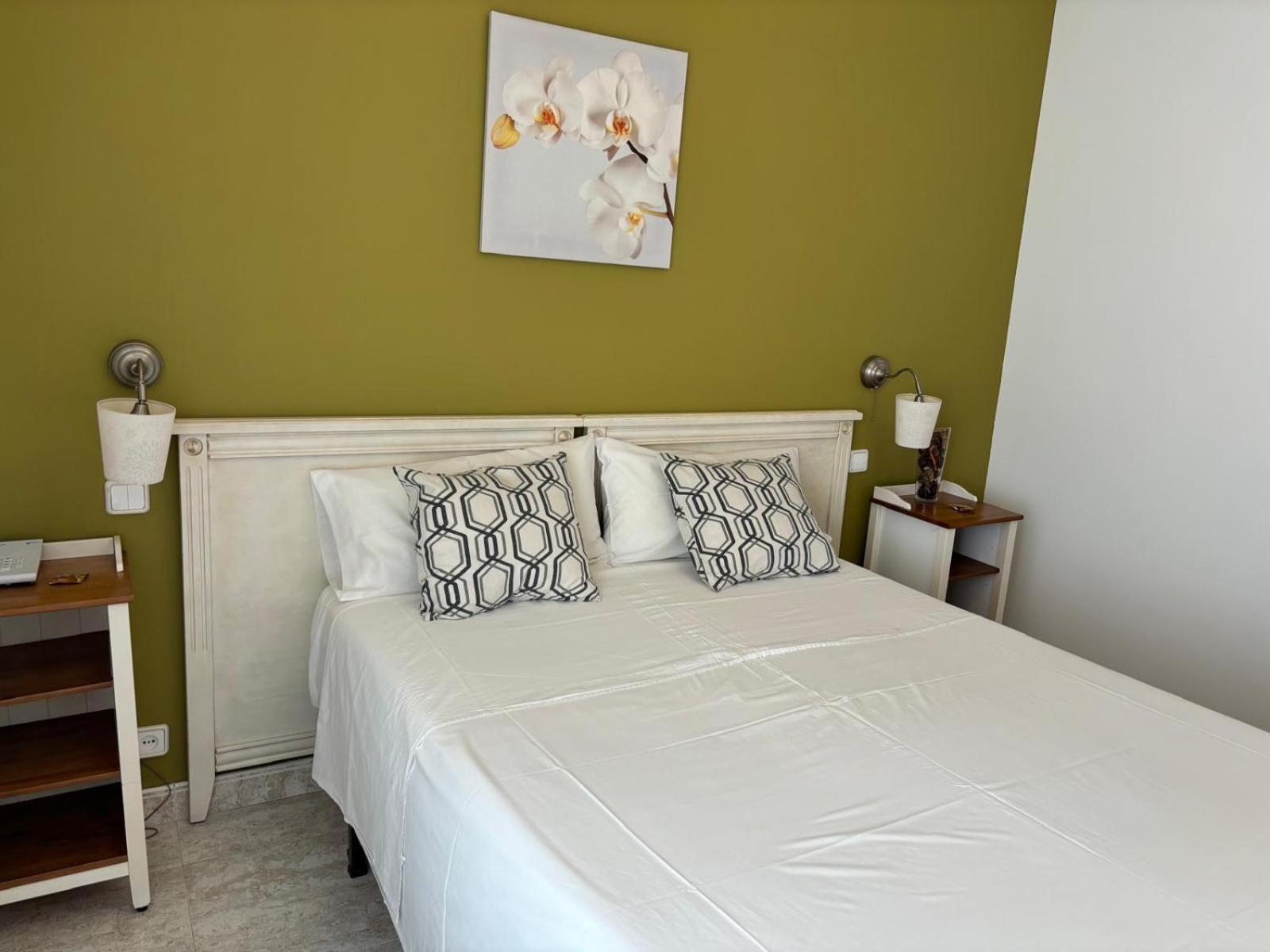 Hostal Barrera Madrid Exterior photo