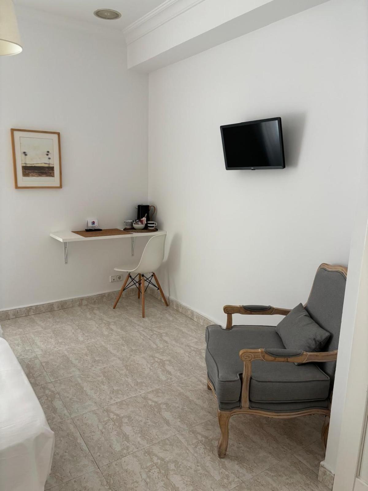 Hostal Barrera Madrid Exterior photo