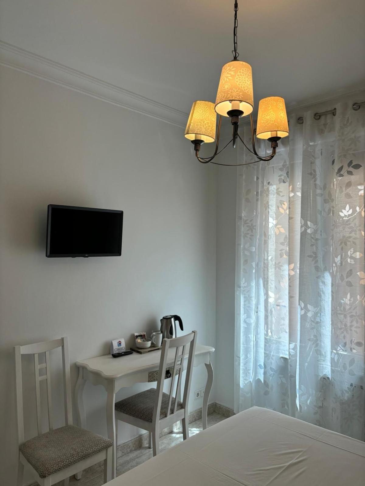 Hostal Barrera Madrid Exterior photo