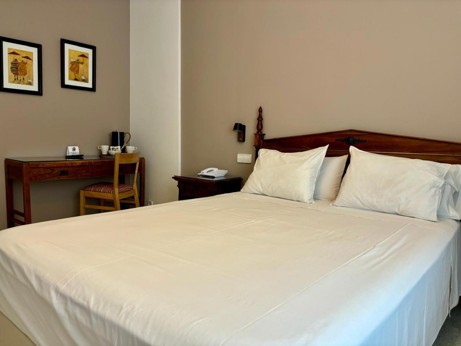 Hostal Barrera Madrid Exterior photo