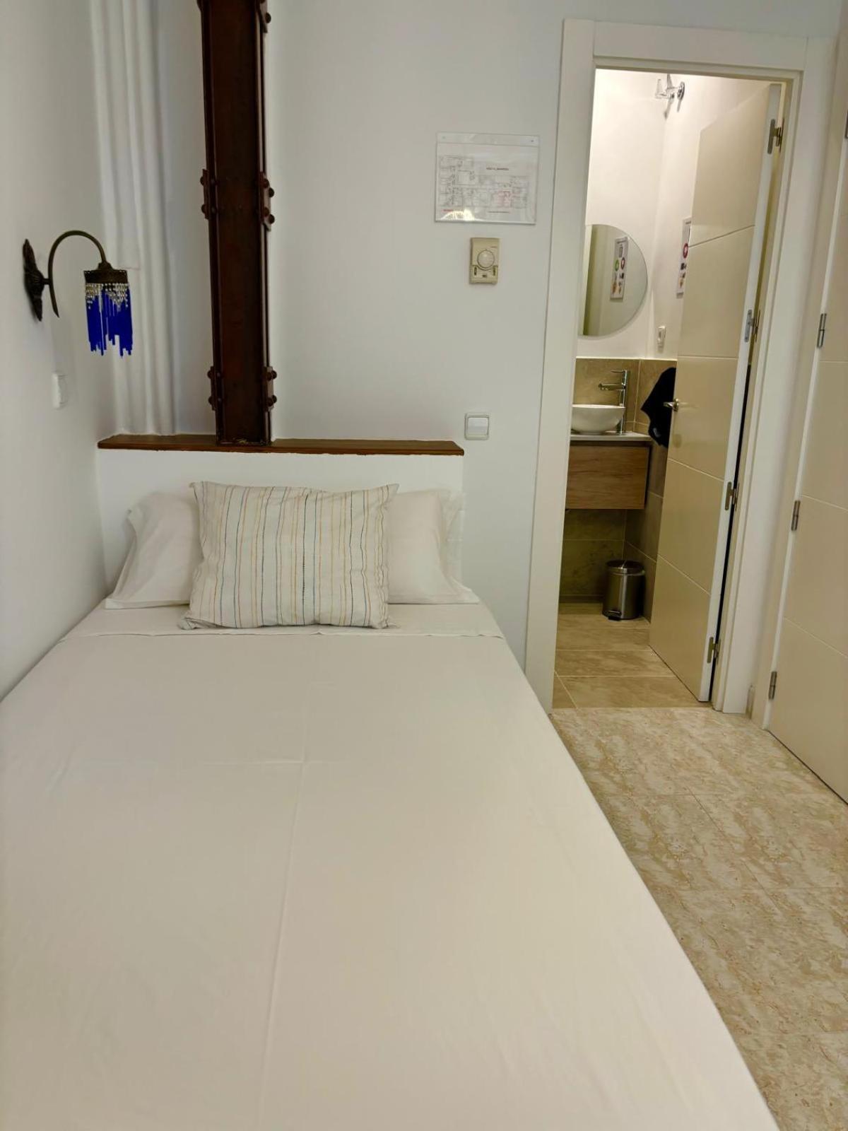 Hostal Barrera Madrid Exterior photo