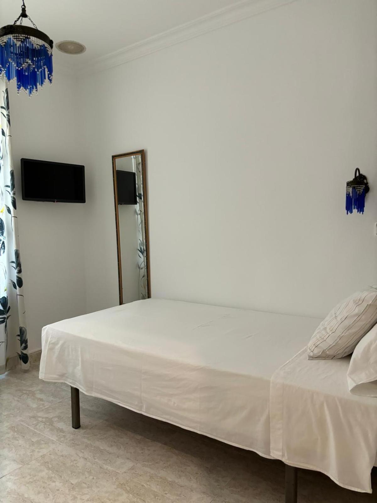 Hostal Barrera Madrid Exterior photo